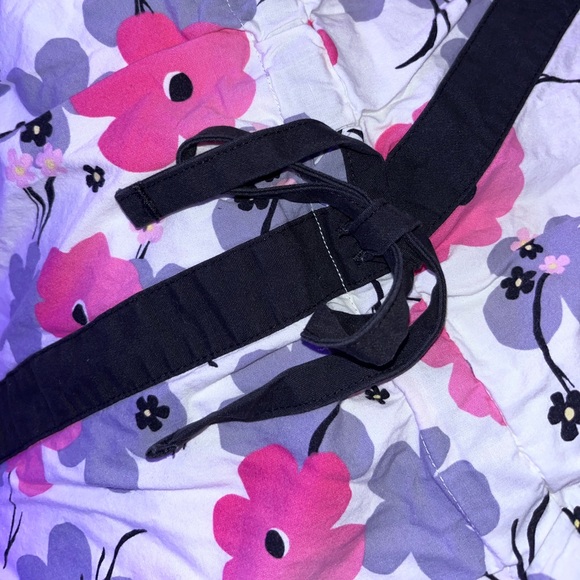 🌺Floral fitted scrub top - Picture 4 of 4